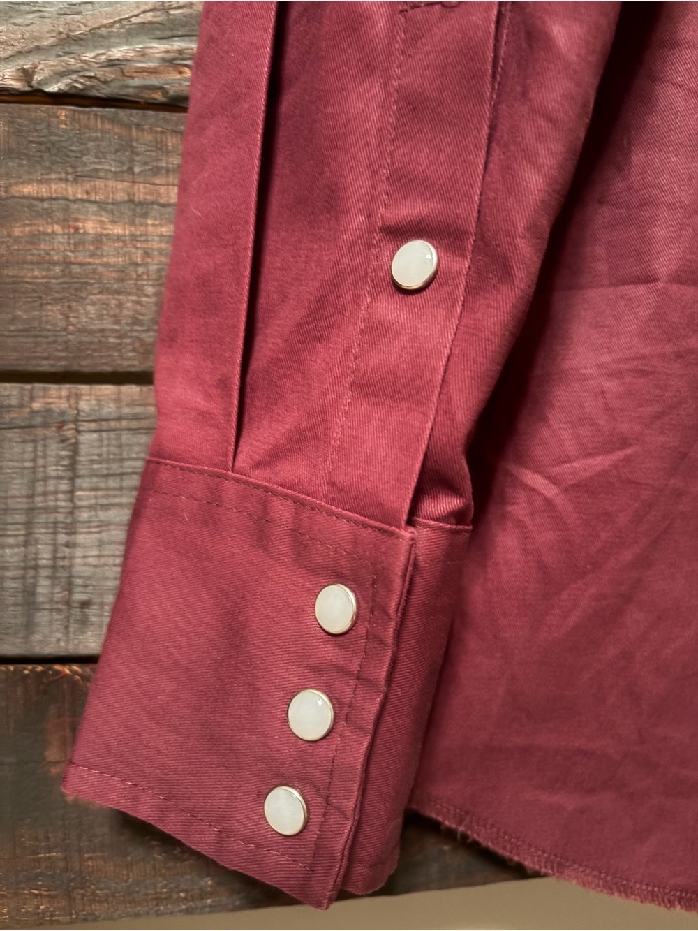 Wrangler Men's Button-Down Western Shirt in Burgundy - Picture 7 of 8